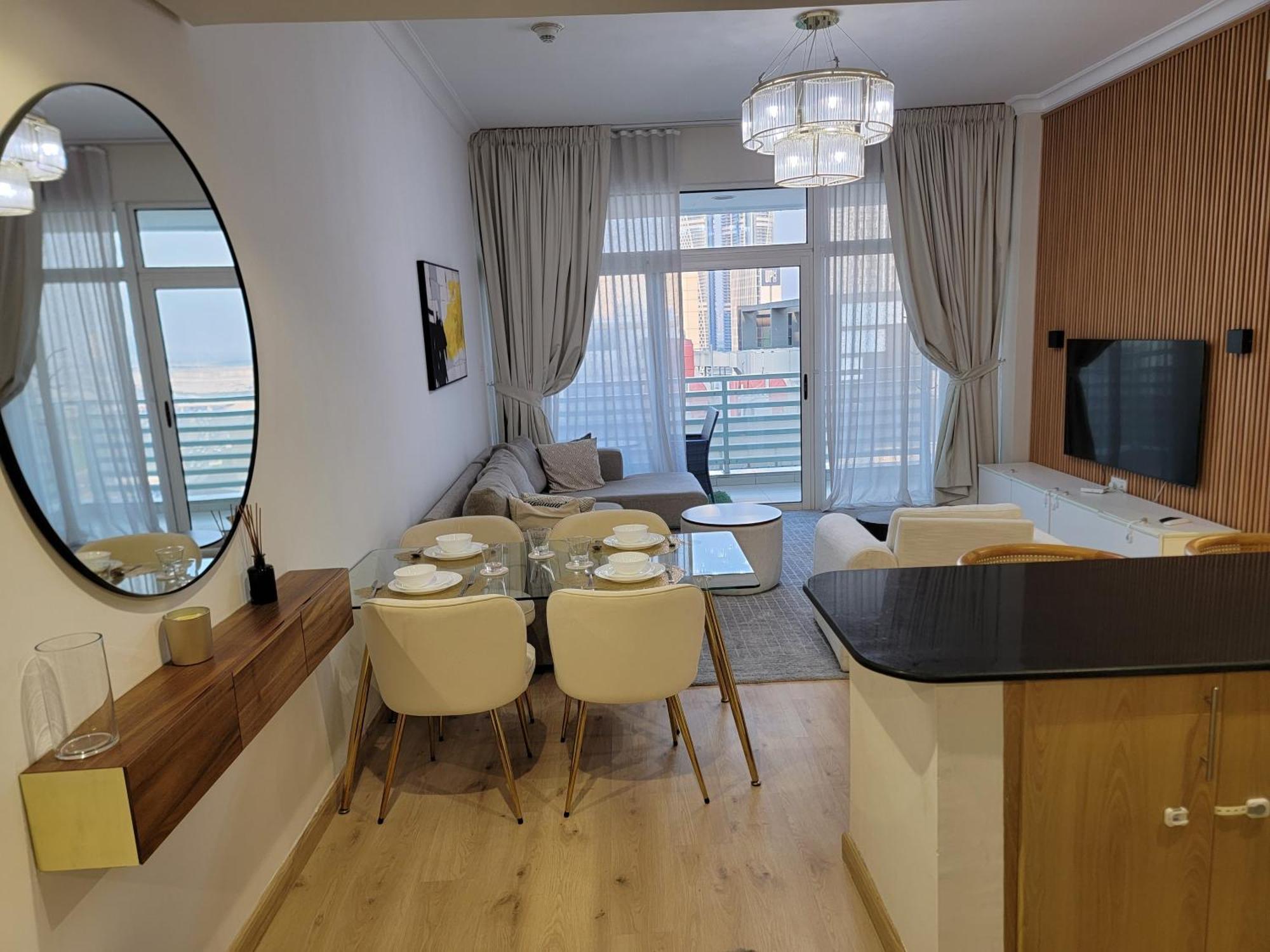 Apartment Cozy & Spacious 2br In Business Bay