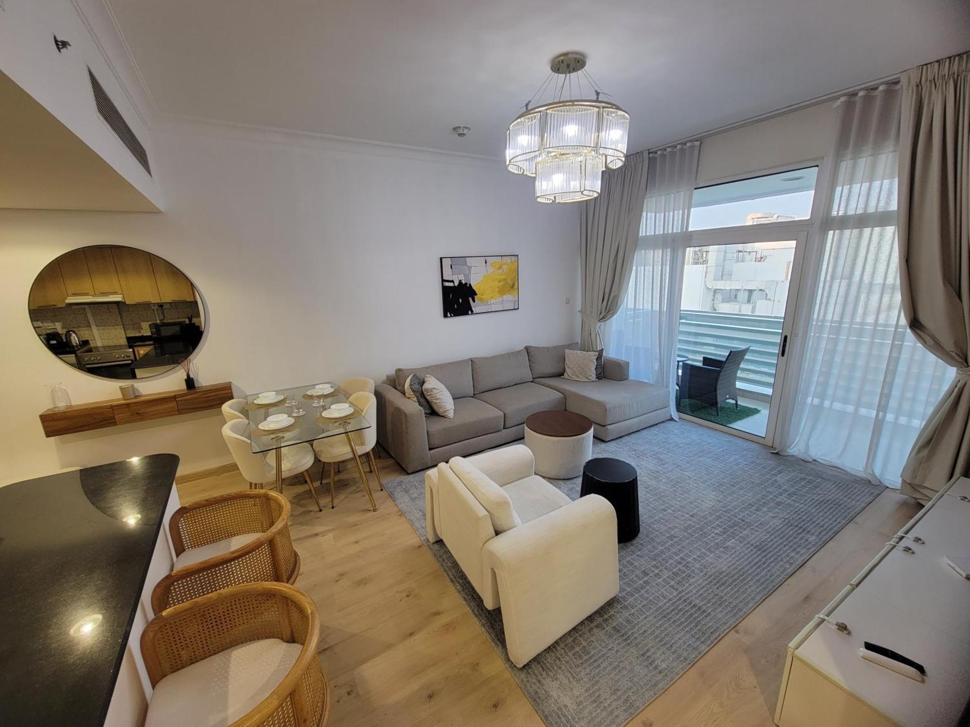 Cozy & Spacious 2br In Business Bay Apartment *