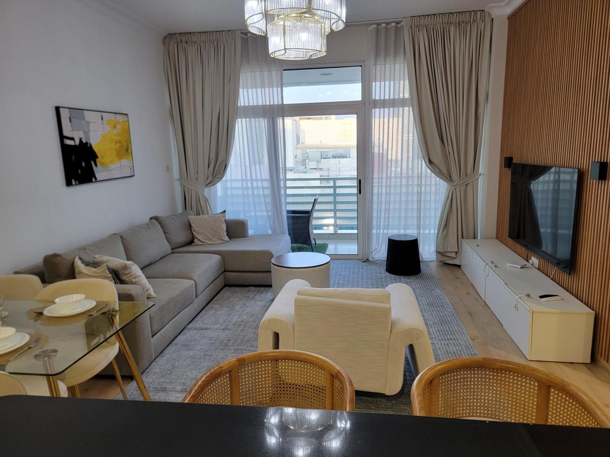 Apartment Cozy & Spacious 2br In Business Bay