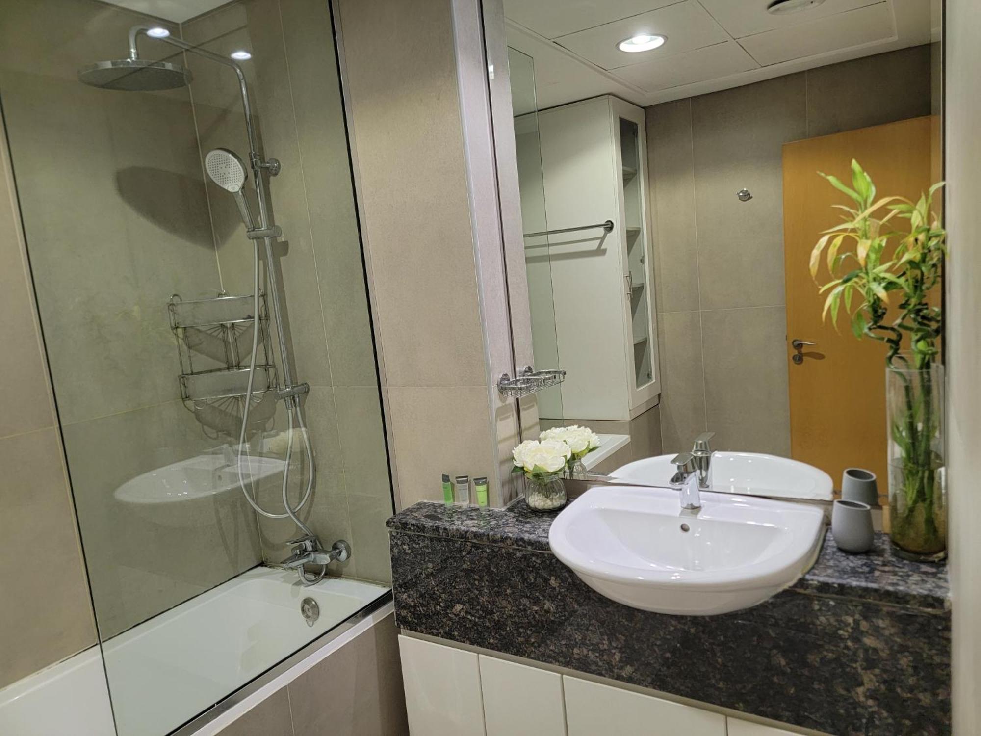 Apartment Cozy & Spacious 2br In Business Bay