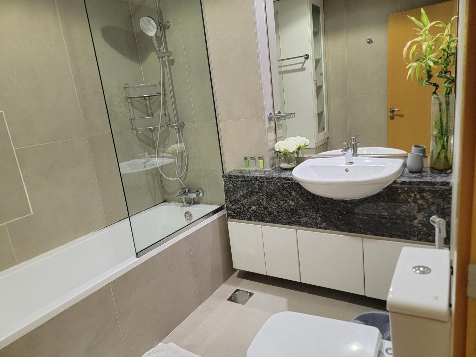 Apartment Cozy & Spacious 2br In Business Bay *